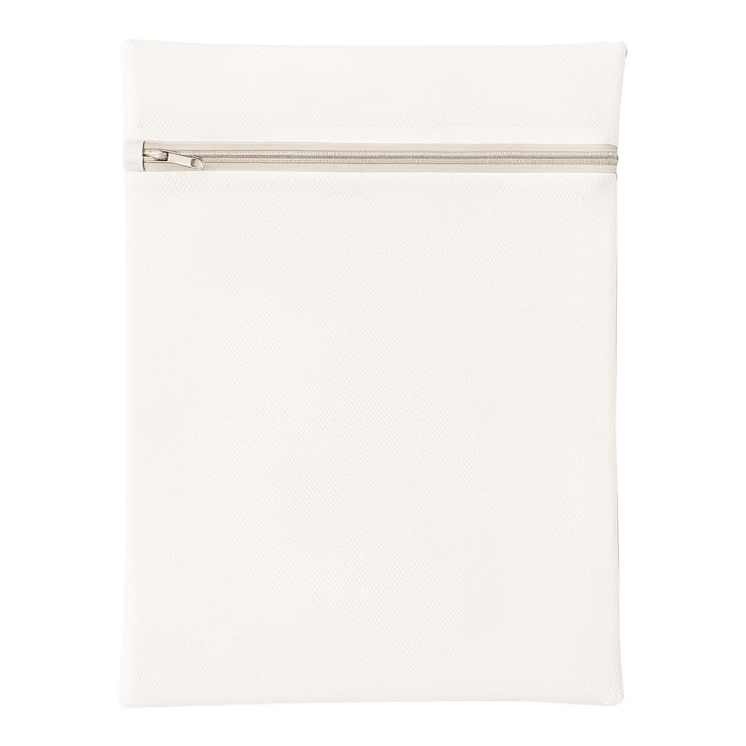 White Orykas mesh laundry bag with a durable zipper, designed to protect absorbent underwear in the washing machine, maintain their absorption efficiency, and extend their lifespan.